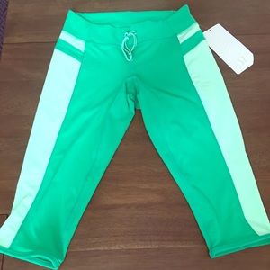 Lululemon Heat It Up Yoga Crop pant Size 6